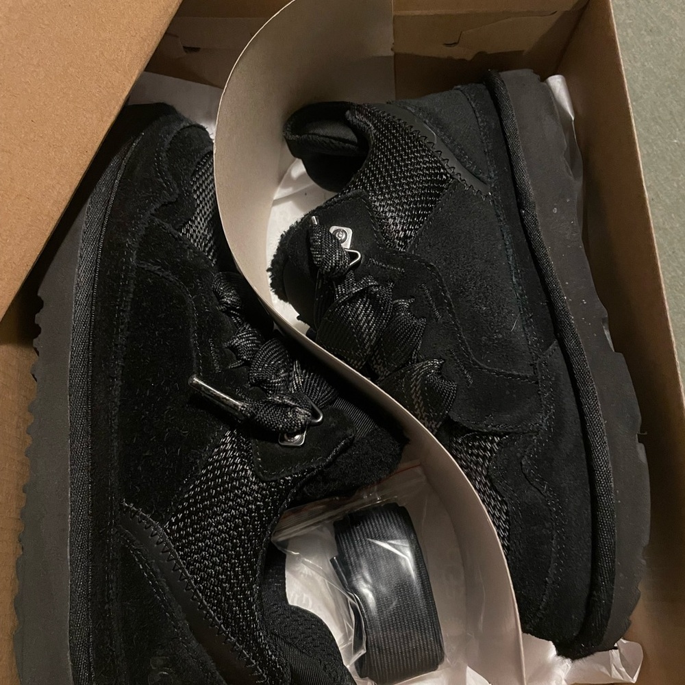 UGG Boys's Lowmel Black Suede & Mesh Trail Sneakers